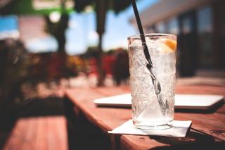 Reconnaître un gin artisanal français vraiment distillé