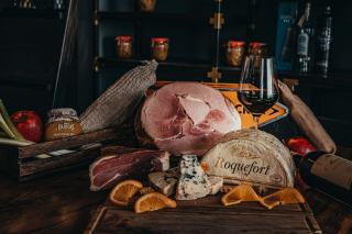 Épicerie fine salée : huiles, terrines, sels et condiments