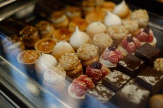 Épicerie fine sucrée : chocolats, confitures, miels et biscuits